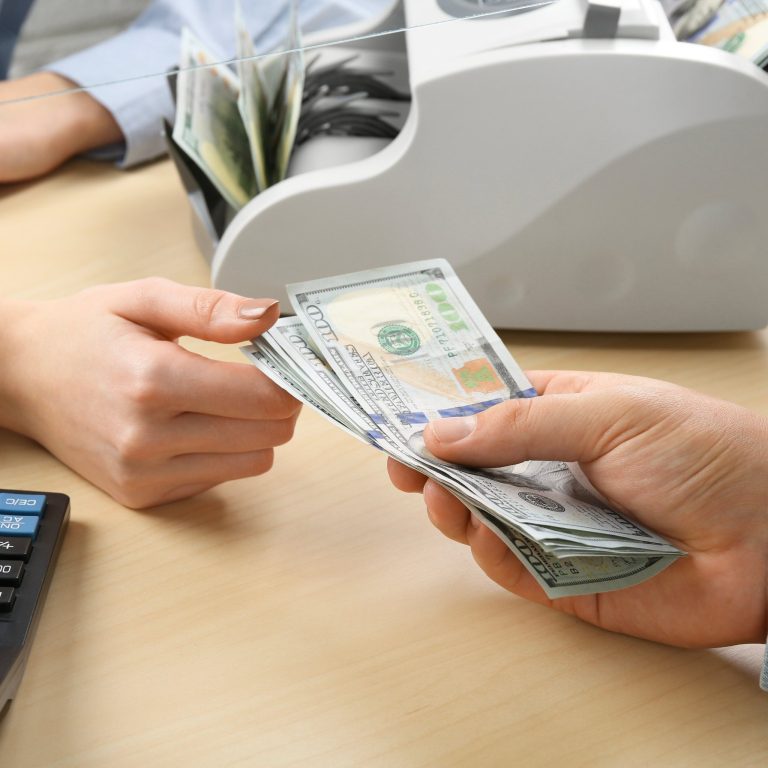 «التجارة»: الكويت تُجرّم الحوالة البديلة لحماية الأمن المالي للدولة. عقوبات بالحبس 6 أشهر وغرامات تصل إلى 20 ألف دينار