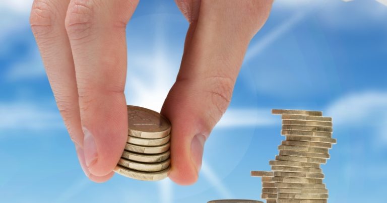 البنوك تُعيد فتح باب إقراض المسحوبة جنسياتهم… بهذه الشروط